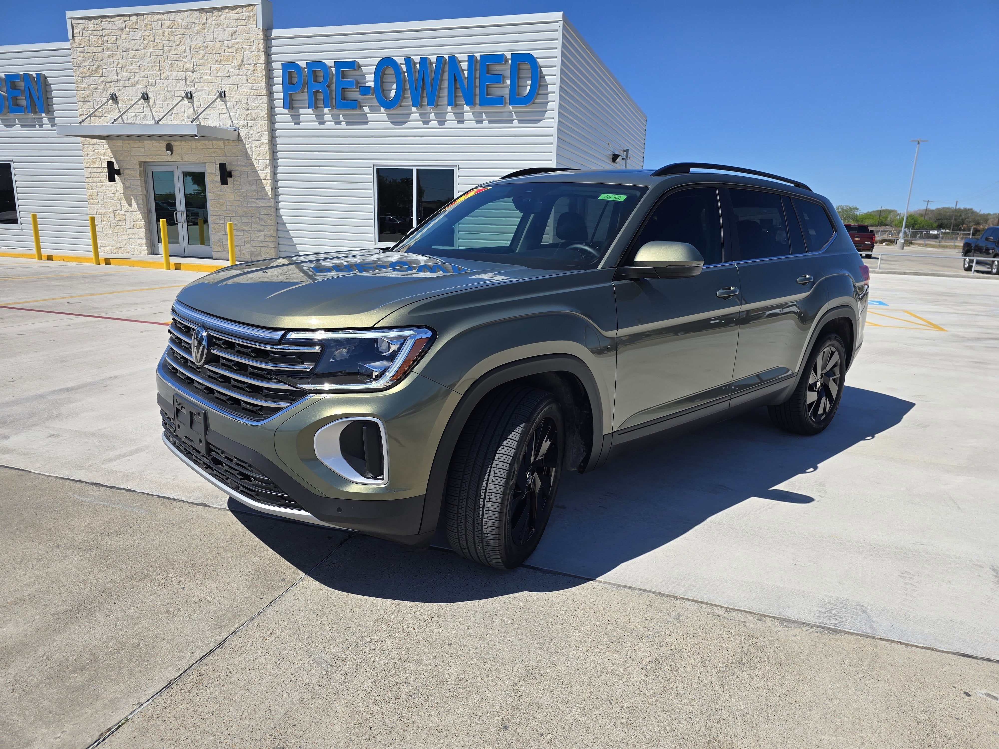 2025 Volkswagen Atlas 2.0T SE w/Technology