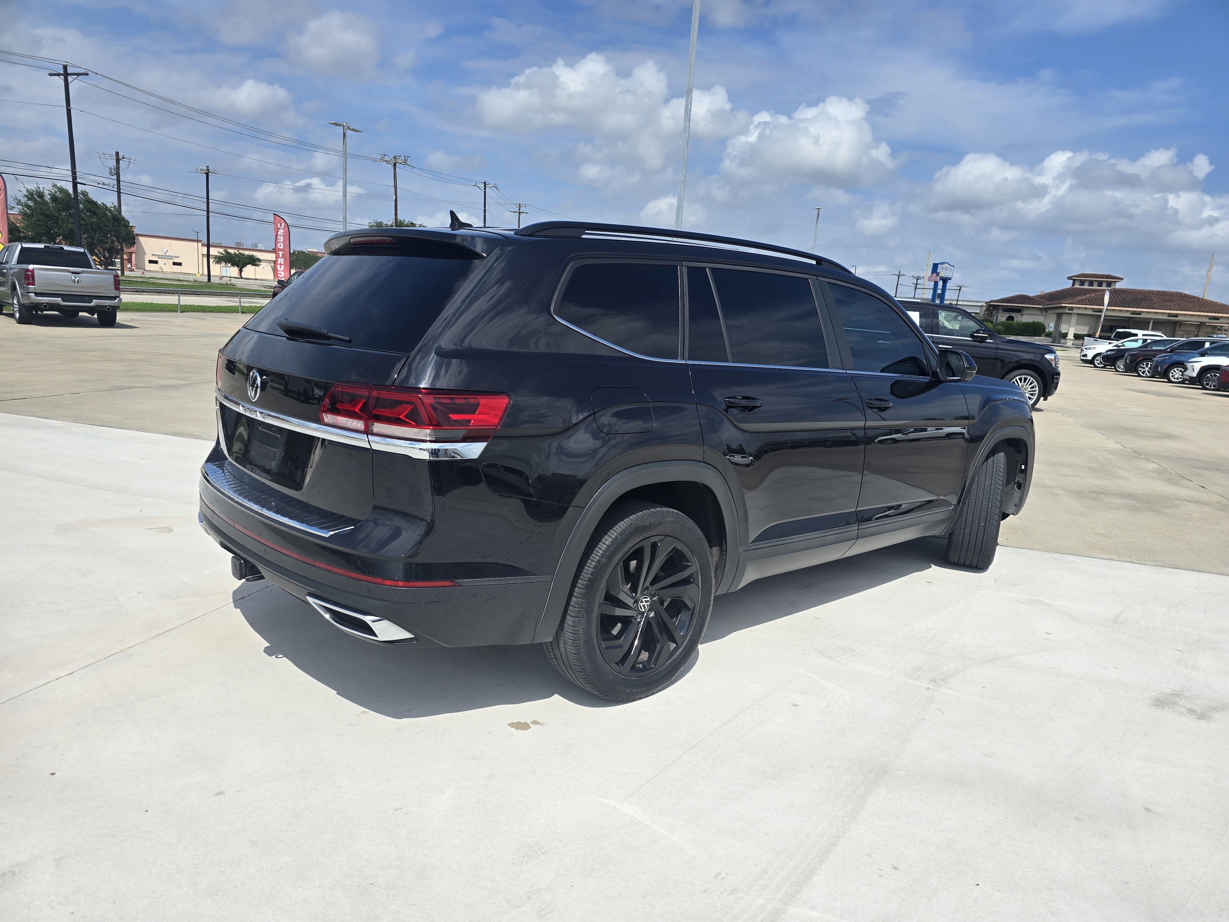 2022 Volkswagen Atlas 3.6L V6 SE w/Technology