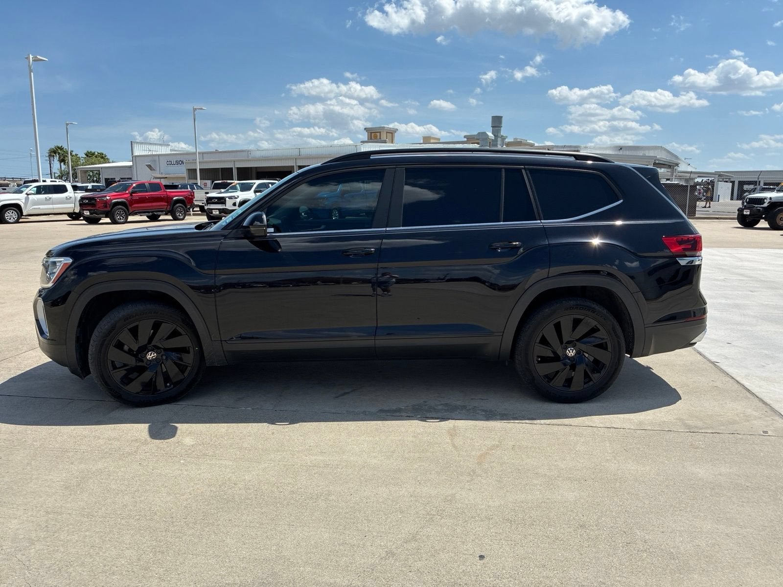 2024 Volkswagen Atlas 2.0T SE w/Technology
