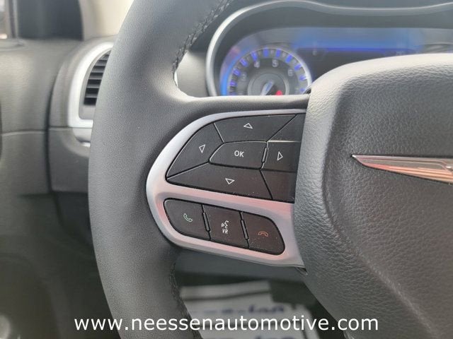 2022 Chrysler 300 Touring L