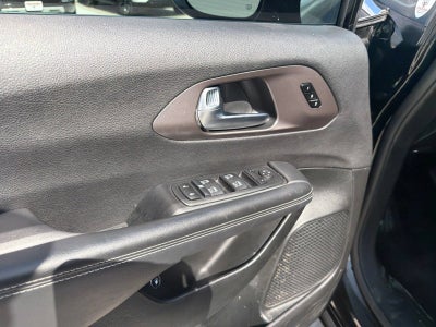 2025 Chrysler Pacifica Hybrid Select