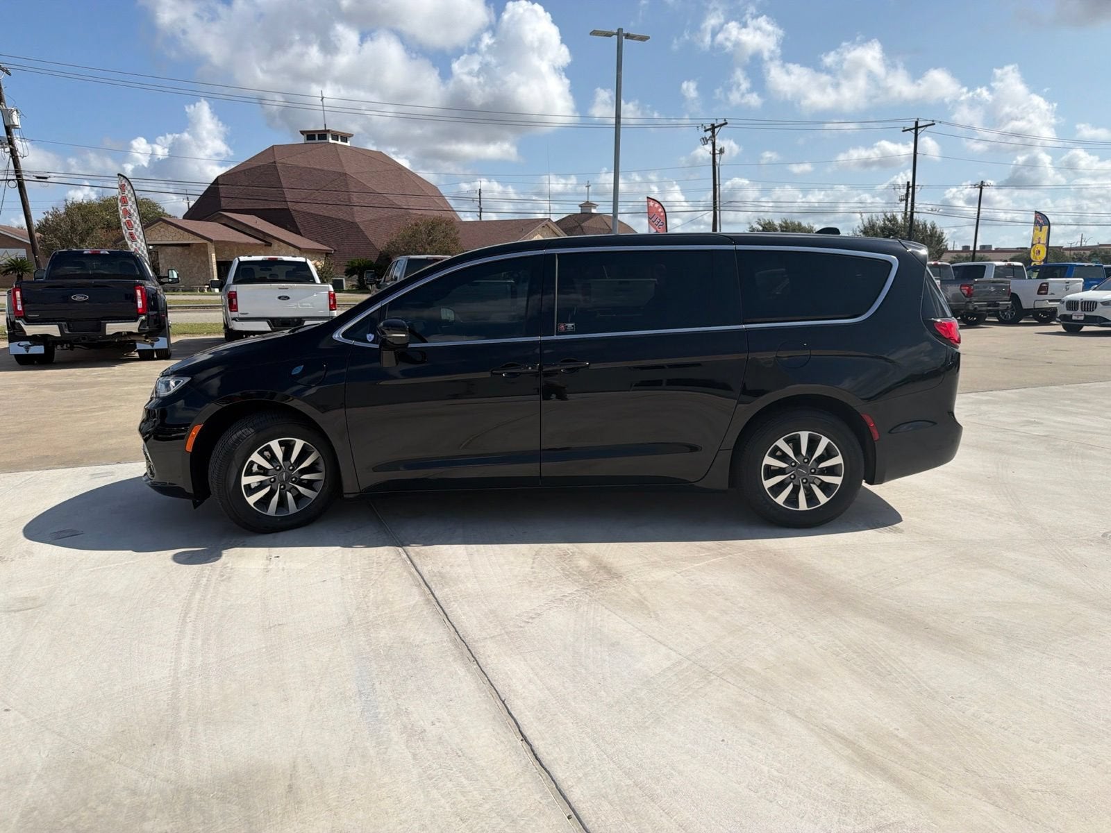 2025 Chrysler Pacifica Hybrid Select