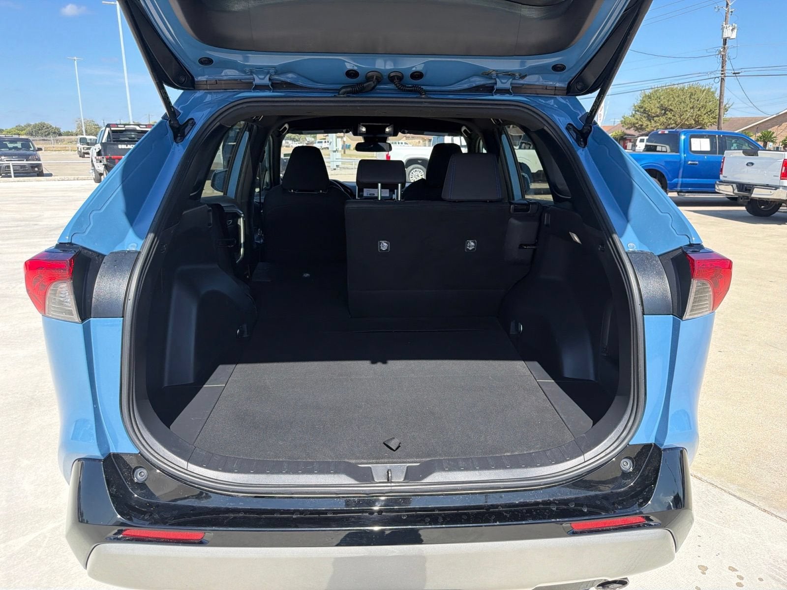 2023 Toyota RAV4 Hybrid SE