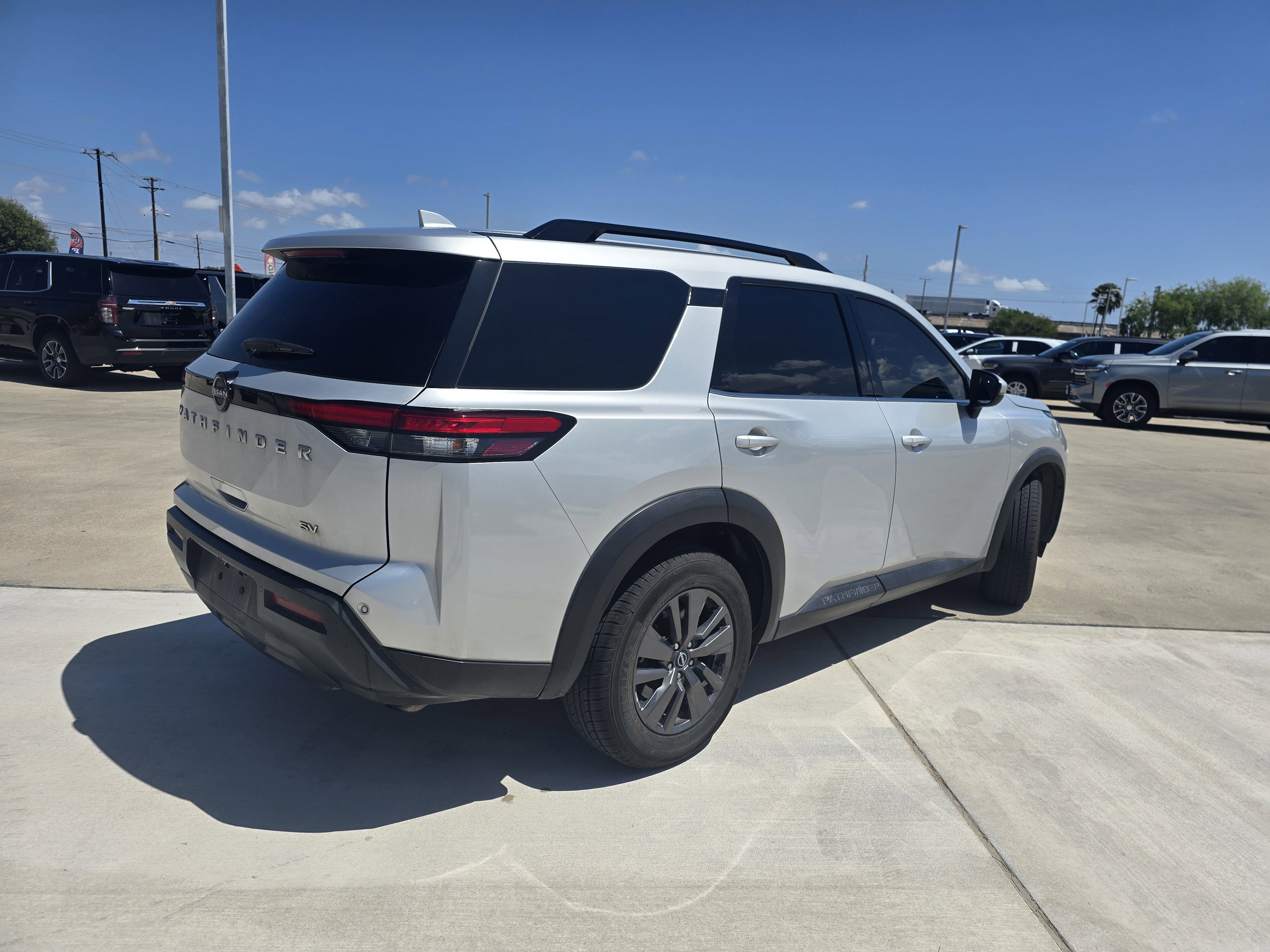 2022 Nissan Pathfinder SV