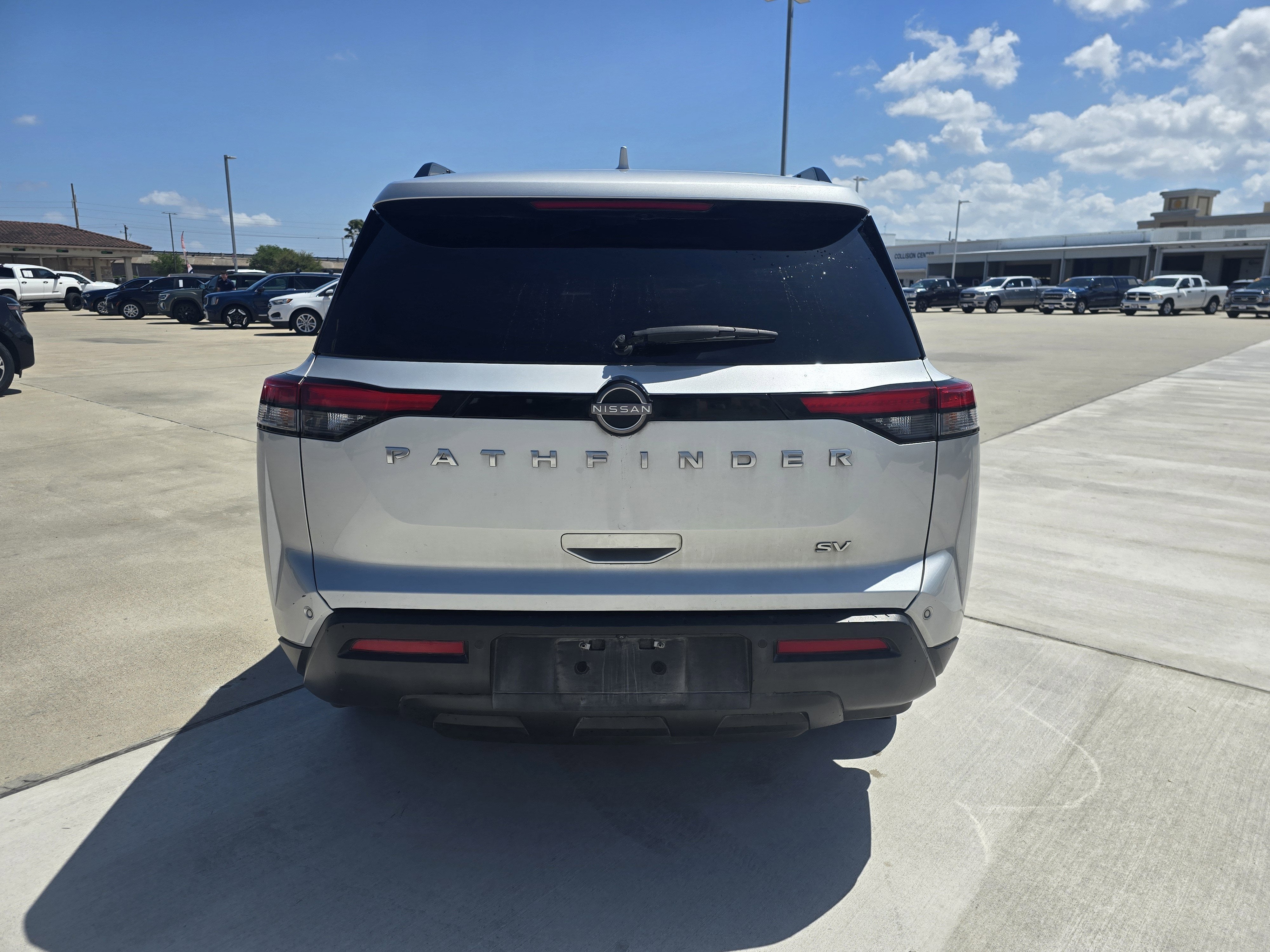 2022 Nissan Pathfinder SV