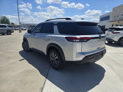 2022 Nissan Pathfinder SV