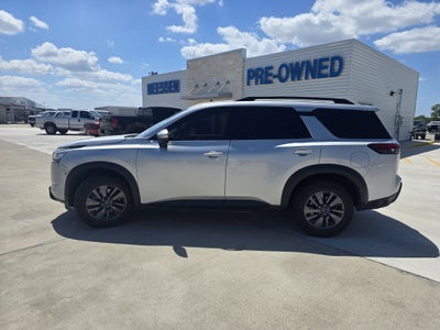 2022 Nissan Pathfinder SV