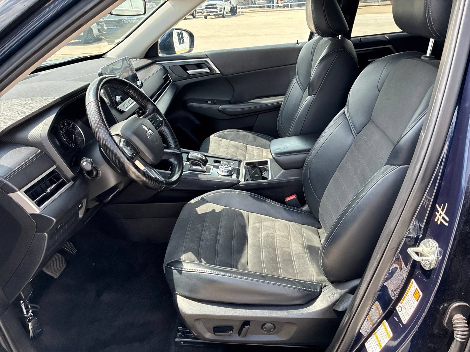 2023 Mitsubishi Outlander SE