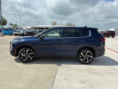 2023 Mitsubishi Outlander SE