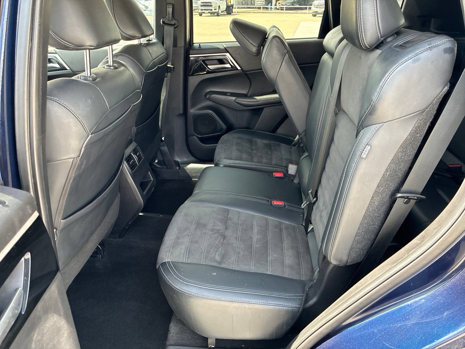 2023 Mitsubishi Outlander SE